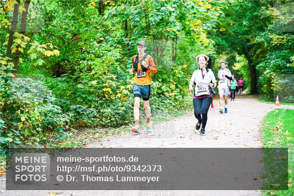 12.10.2025 - Bramfelder Halbmarathon 2025 Dr. Thomas Lammeyer http://msf.ph/oto/9342373 12.10.2025 09:54:50 Laufen 2826, 2814, 6, 2768 meine-sportfotos.de