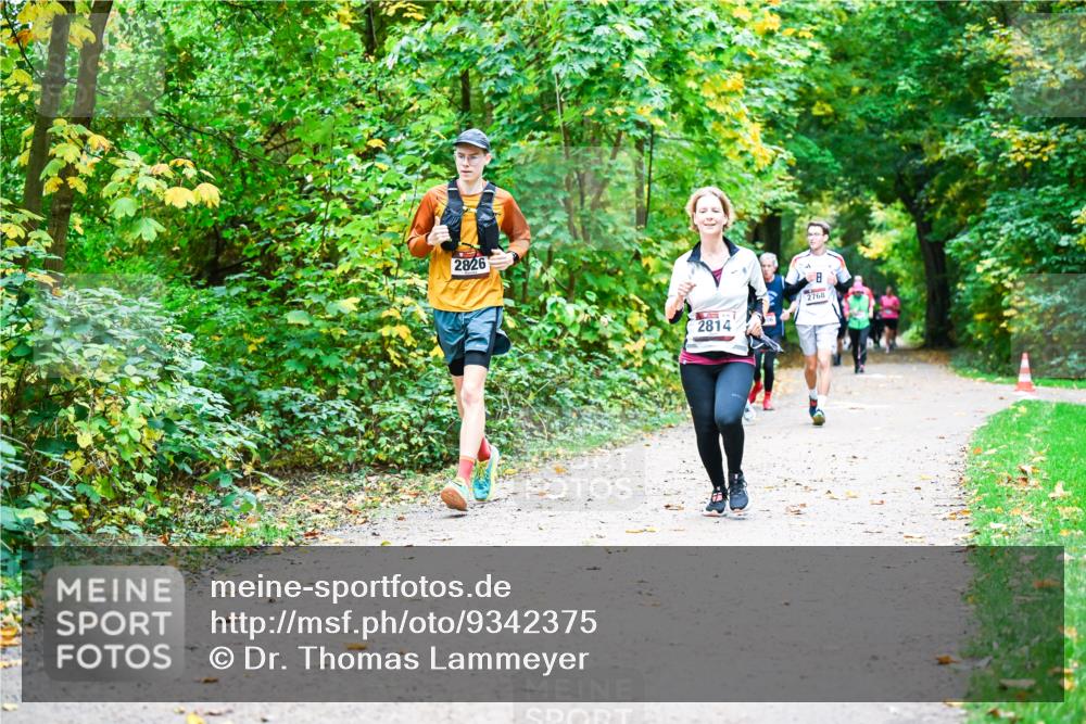 12.10.2025 - Bramfelder Halbmarathon 2025 Dr. Thomas Lammeyer http://msf.ph/oto/9342375 12.10.2025 09:54:50 Laufen 2826, 2814, 2768 meine-sportfotos.de