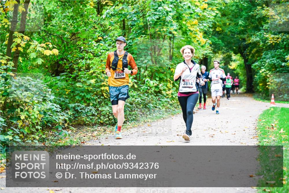12.10.2025 - Bramfelder Halbmarathon 2025 Dr. Thomas Lammeyer http://msf.ph/oto/9342376 12.10.2025 09:54:51 Laufen 2826, 2814, 2768 meine-sportfotos.de