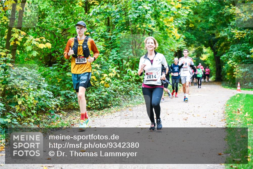 12.10.2025 - Bramfelder Halbmarathon 2025 Dr. Thomas Lammeyer http://msf.ph/oto/9342380 12.10.2025 09:54:51 Laufen 2826, 2814, 2768 meine-sportfotos.de