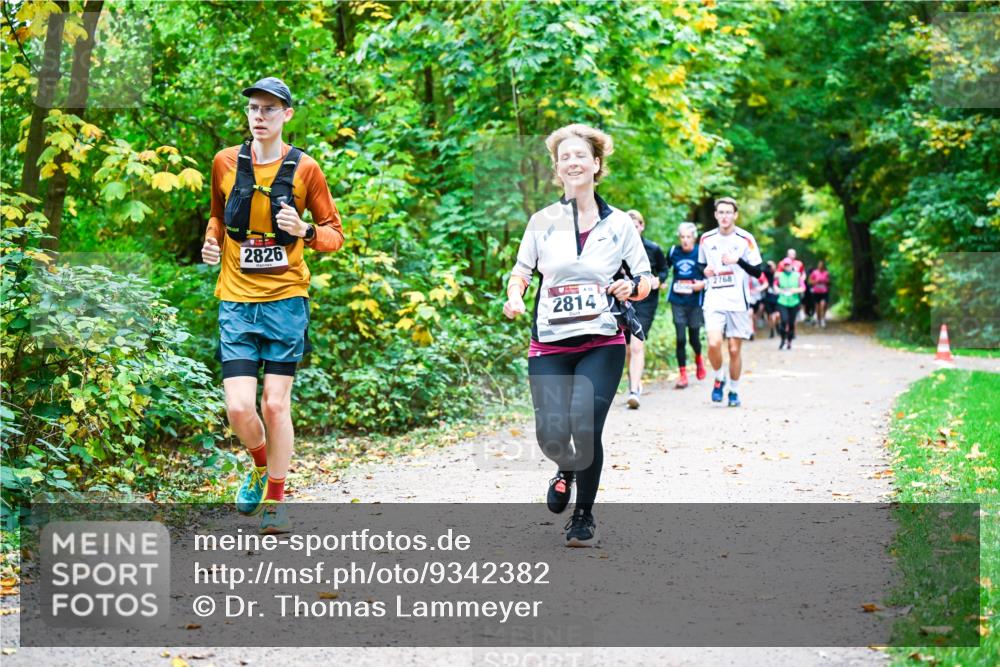 12.10.2025 - Bramfelder Halbmarathon 2025 Dr. Thomas Lammeyer http://msf.ph/oto/9342382 12.10.2025 09:54:51 Laufen 2826, 2814, 2768 meine-sportfotos.de