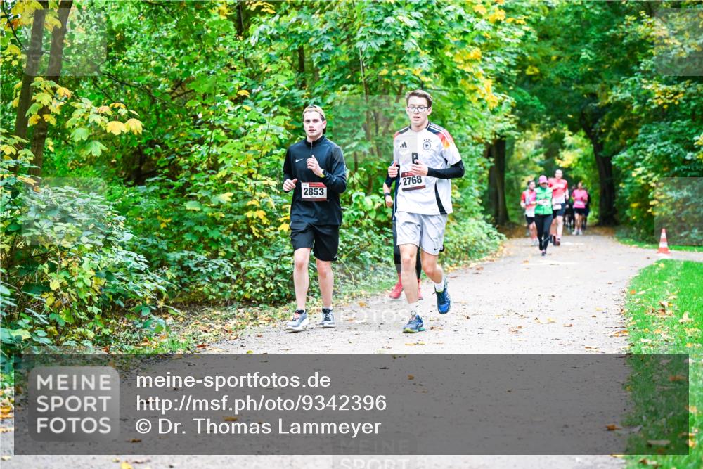 12.10.2025 - Bramfelder Halbmarathon 2025 Dr. Thomas Lammeyer http://msf.ph/oto/9342396 12.10.2025 09:54:54 Laufen 2853, 2768 meine-sportfotos.de