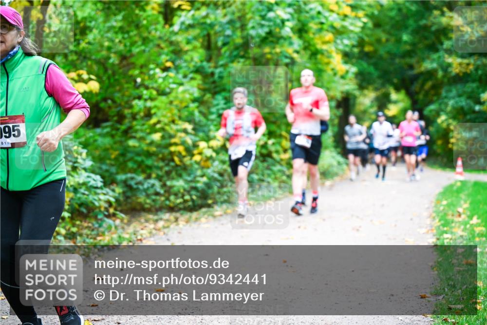 12.10.2025 - Bramfelder Halbmarathon 2025 Dr. Thomas Lammeyer http://msf.ph/oto/9342441 12.10.2025 09:55:02 Laufen 95, 1 meine-sportfotos.de