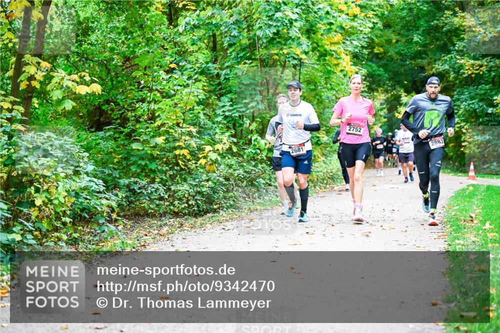 12.10.2025 - Bramfelder Halbmarathon 2025 Dr. Thomas Lammeyer http://msf.ph/oto/9342470 12.10.2025 09:55:06 Laufen 2681, 2752, 3773, 2883 meine-sportfotos.de