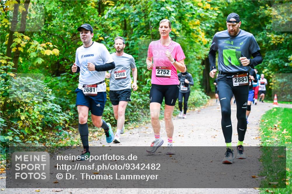 12.10.2025 - Bramfelder Halbmarathon 2025 Dr. Thomas Lammeyer http://msf.ph/oto/9342482 12.10.2025 09:55:08 Laufen 2681, 2568, 2752, 2025, 2883, 8, 45 meine-sportfotos.de