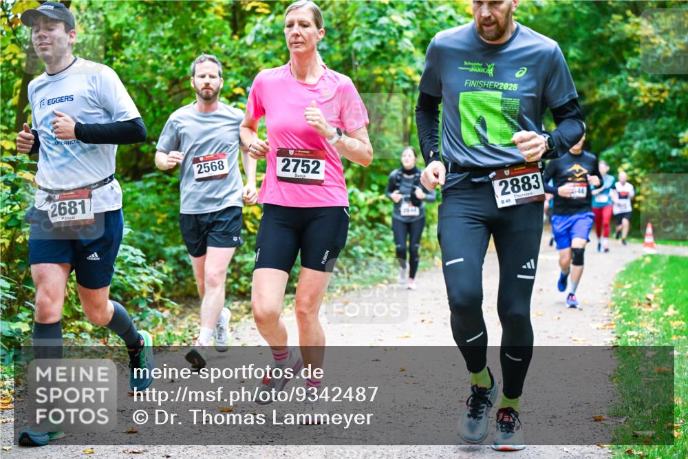 12.10.2025 - Bramfelder Halbmarathon 2025 Dr. Thomas Lammeyer http://msf.ph/oto/9342487 12.10.2025 09:55:09 Laufen 2681, 2568, 2752, 2025, 2883, 45 meine-sportfotos.de