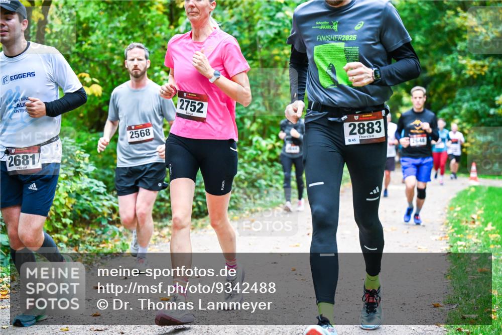 12.10.2025 - Bramfelder Halbmarathon 2025 Dr. Thomas Lammeyer http://msf.ph/oto/9342488 12.10.2025 09:55:09 Laufen 2681, 2568, 2752, 2025, 2883, 45, 2646 meine-sportfotos.de