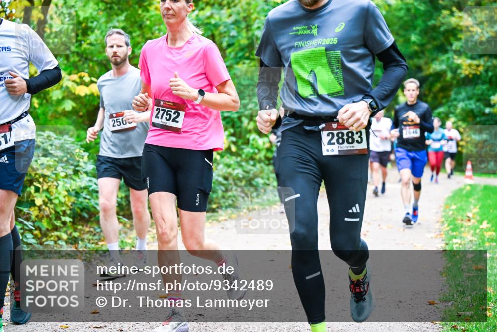 12.10.2025 - Bramfelder Halbmarathon 2025 Dr. Thomas Lammeyer http://msf.ph/oto/9342489 12.10.2025 09:55:09 Laufen 51, 256, 2752, 2025, 2883, 45, 2646 meine-sportfotos.de