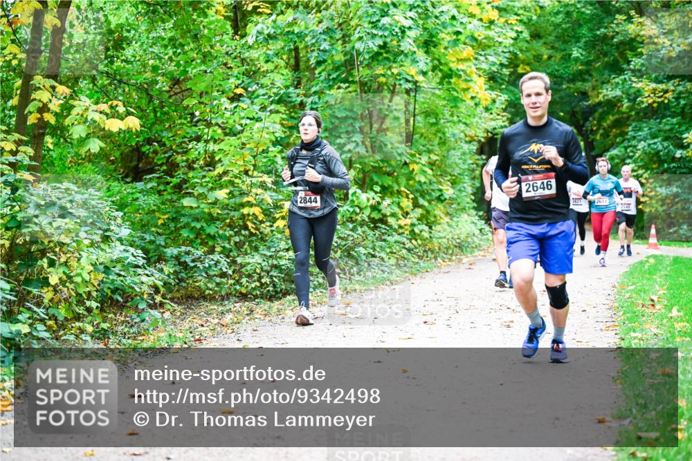 12.10.2025 - Bramfelder Halbmarathon 2025 Dr. Thomas Lammeyer http://msf.ph/oto/9342498 12.10.2025 09:55:10 Laufen 2844, 2646, 2611, 2540, 761 meine-sportfotos.de