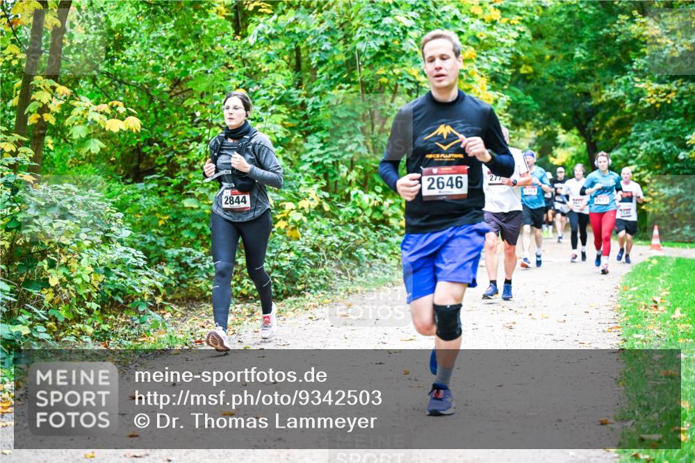 12.10.2025 - Bramfelder Halbmarathon 2025 Dr. Thomas Lammeyer http://msf.ph/oto/9342503 12.10.2025 09:55:11 Laufen 2844, 2646, 277, 2463, 2611, 2540 meine-sportfotos.de