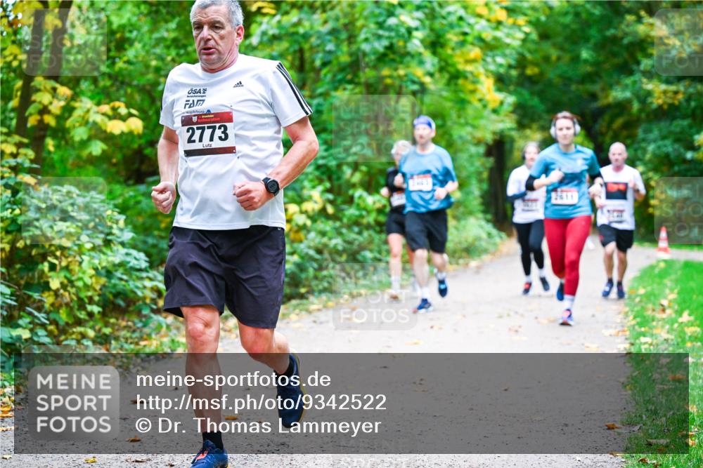 12.10.2025 - Bramfelder Halbmarathon 2025 Dr. Thomas Lammeyer http://msf.ph/oto/9342522 12.10.2025 09:55:14 Laufen 2773 meine-sportfotos.de