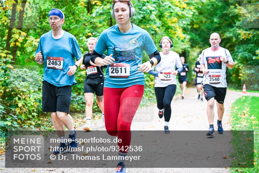 12.10.2025 - Bramfelder Halbmarathon 2025 Dr. Thomas Lammeyer http://msf.ph/oto/9342536 12.10.2025 09:55:16 Laufen 2463, 49, 2493, 2611, 23, 2540, 11991 meine-sportfotos.de