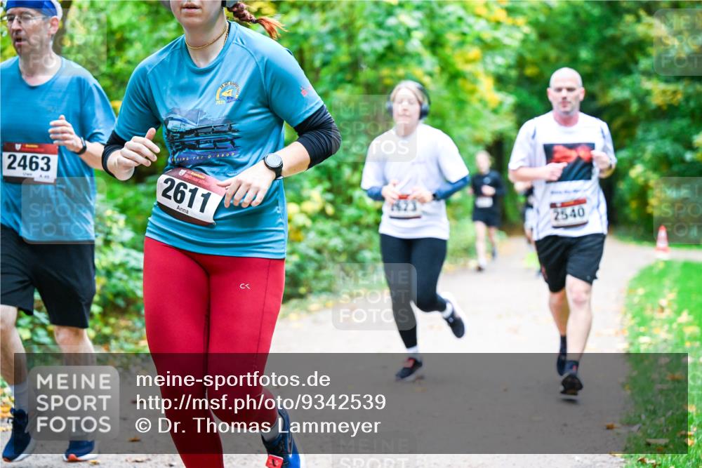 12.10.2025 - Bramfelder Halbmarathon 2025 Dr. Thomas Lammeyer http://msf.ph/oto/9342539 12.10.2025 09:55:17 Laufen 2021, 2463, 707, 2611, 2540 meine-sportfotos.de