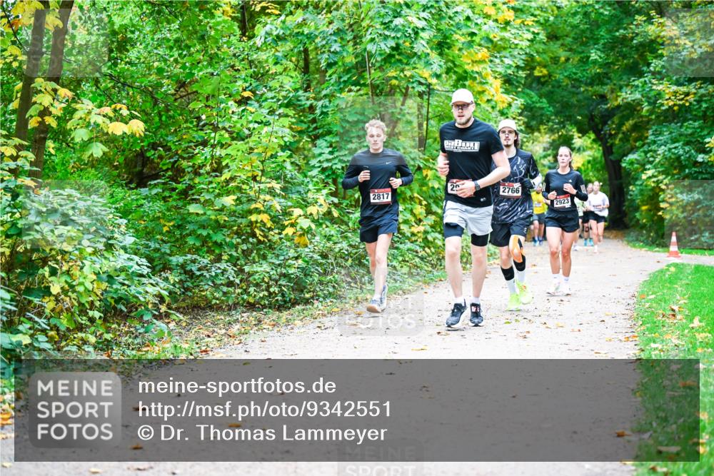 12.10.2025 - Bramfelder Halbmarathon 2025 Dr. Thomas Lammeyer http://msf.ph/oto/9342551 12.10.2025 09:55:19 Laufen 2817, 20, 2766, 2923 meine-sportfotos.de