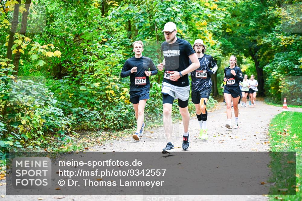 12.10.2025 - Bramfelder Halbmarathon 2025 Dr. Thomas Lammeyer http://msf.ph/oto/9342557 12.10.2025 09:55:20 Laufen 20, 2766, 2817, 2923 meine-sportfotos.de