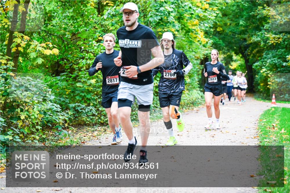 12.10.2025 - Bramfelder Halbmarathon 2025 Dr. Thomas Lammeyer http://msf.ph/oto/9342561 12.10.2025 09:55:21 Laufen 2817, 2, 2766, 2923 meine-sportfotos.de