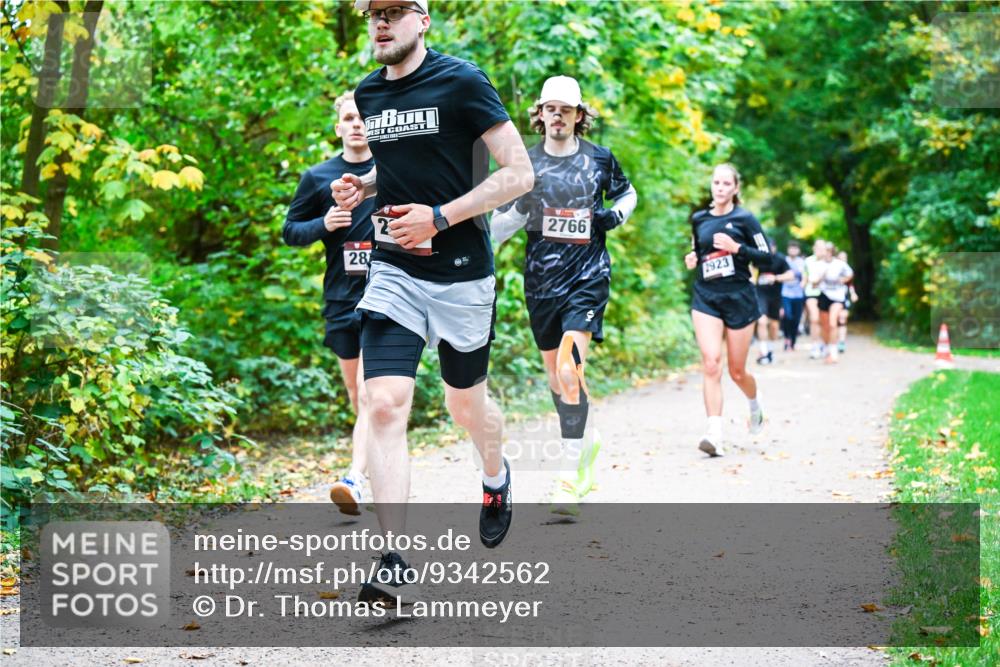 12.10.2025 - Bramfelder Halbmarathon 2025 Dr. Thomas Lammeyer http://msf.ph/oto/9342562 12.10.2025 09:55:21 Laufen 28, 23, 2766, 2923 meine-sportfotos.de