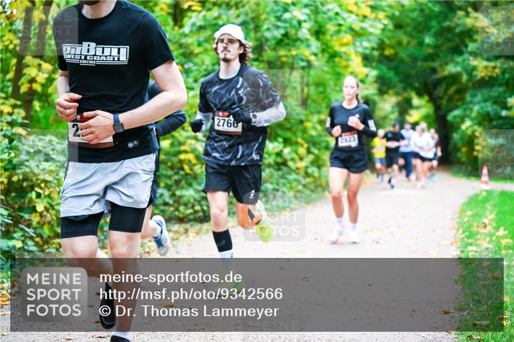 12.10.2025 - Bramfelder Halbmarathon 2025 Dr. Thomas Lammeyer http://msf.ph/oto/9342566 12.10.2025 09:55:21 Laufen 1989, 25, 2766, 2923 meine-sportfotos.de