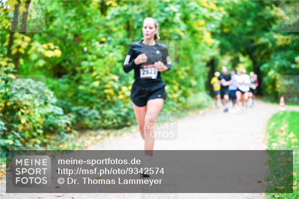 12.10.2025 - Bramfelder Halbmarathon 2025 Dr. Thomas Lammeyer http://msf.ph/oto/9342574 12.10.2025 09:55:23 Laufen 2923 meine-sportfotos.de