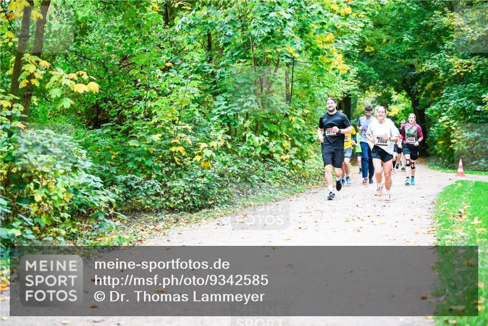 12.10.2025 - Bramfelder Halbmarathon 2025 Dr. Thomas Lammeyer http://msf.ph/oto/9342585 12.10.2025 09:55:25 Laufen 2918, 2869, 2900 meine-sportfotos.de