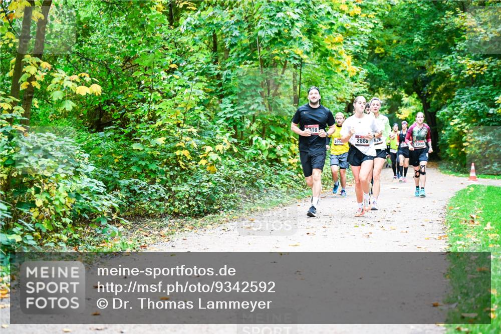 12.10.2025 - Bramfelder Halbmarathon 2025 Dr. Thomas Lammeyer http://msf.ph/oto/9342592 12.10.2025 09:55:26 Laufen 318, 2596, 2869, 576, 261, 2900 meine-sportfotos.de