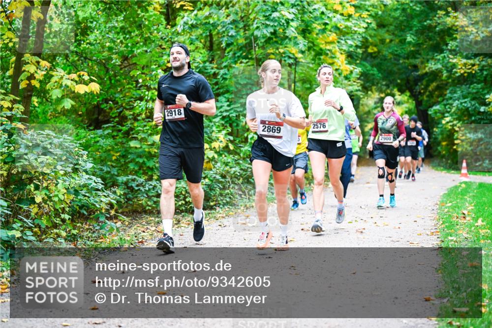 12.10.2025 - Bramfelder Halbmarathon 2025 Dr. Thomas Lammeyer http://msf.ph/oto/9342605 12.10.2025 09:55:28 Laufen 2918, 2869, 2576, 2900 meine-sportfotos.de