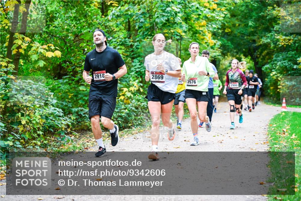 12.10.2025 - Bramfelder Halbmarathon 2025 Dr. Thomas Lammeyer http://msf.ph/oto/9342606 12.10.2025 09:55:28 Laufen 2918, 2869, 90, 2576, 2900 meine-sportfotos.de