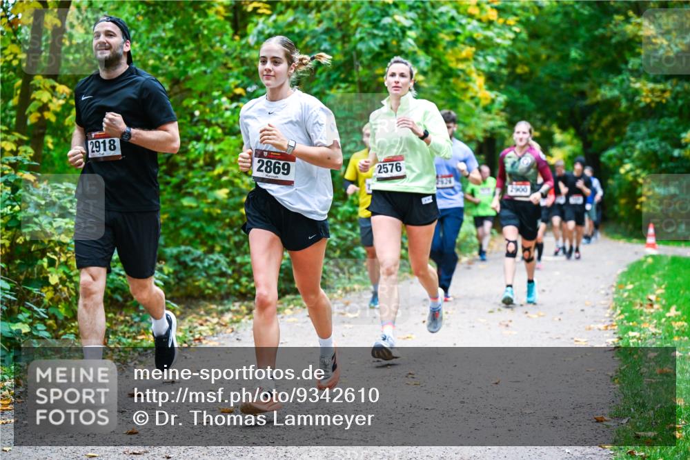 12.10.2025 - Bramfelder Halbmarathon 2025 Dr. Thomas Lammeyer http://msf.ph/oto/9342610 12.10.2025 09:55:29 Laufen 2918, 2869, 2576, 2900 meine-sportfotos.de