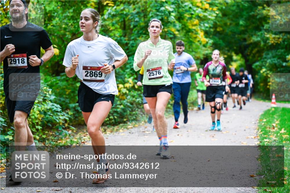 12.10.2025 - Bramfelder Halbmarathon 2025 Dr. Thomas Lammeyer http://msf.ph/oto/9342612 12.10.2025 09:55:29 Laufen 24, 2918, 2869, 2576 meine-sportfotos.de