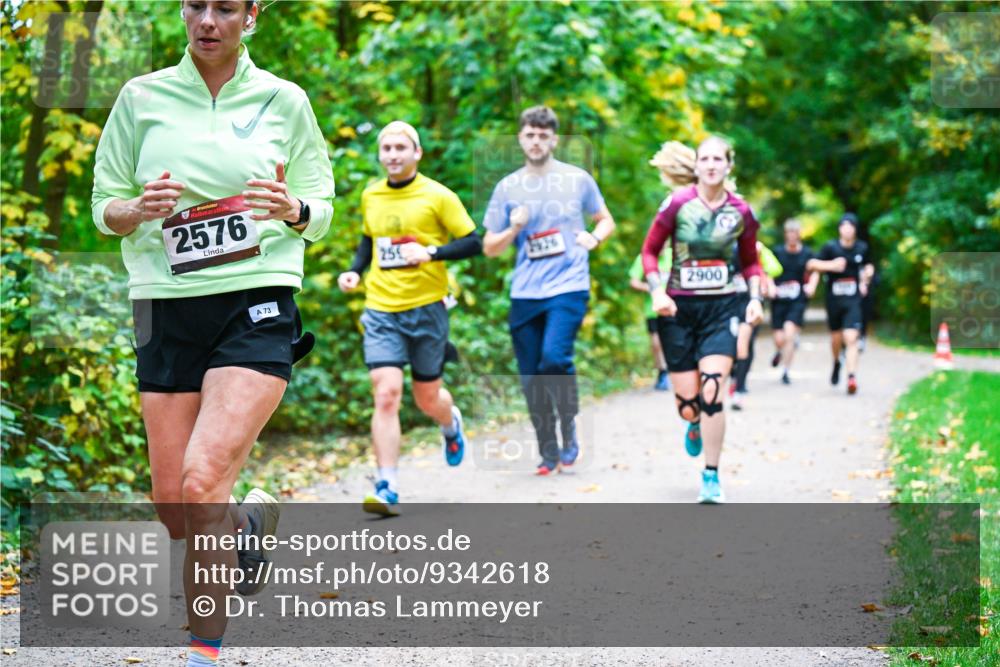 12.10.2025 - Bramfelder Halbmarathon 2025 Dr. Thomas Lammeyer http://msf.ph/oto/9342618 12.10.2025 09:55:30 Laufen 2576, 73, 25, 2900 meine-sportfotos.de