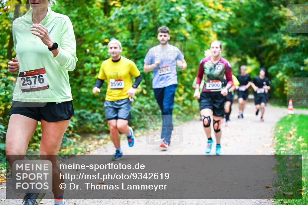 12.10.2025 - Bramfelder Halbmarathon 2025 Dr. Thomas Lammeyer http://msf.ph/oto/9342619 12.10.2025 09:55:30 Laufen 2576, 2590, 2976 meine-sportfotos.de