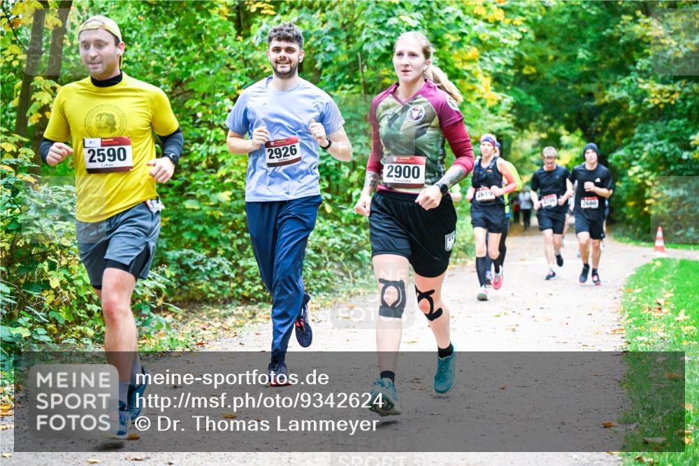 12.10.2025 - Bramfelder Halbmarathon 2025 Dr. Thomas Lammeyer http://msf.ph/oto/9342624 12.10.2025 09:55:31 Laufen 87, 2590, 2926, 2900, 2619, 341, 680 meine-sportfotos.de