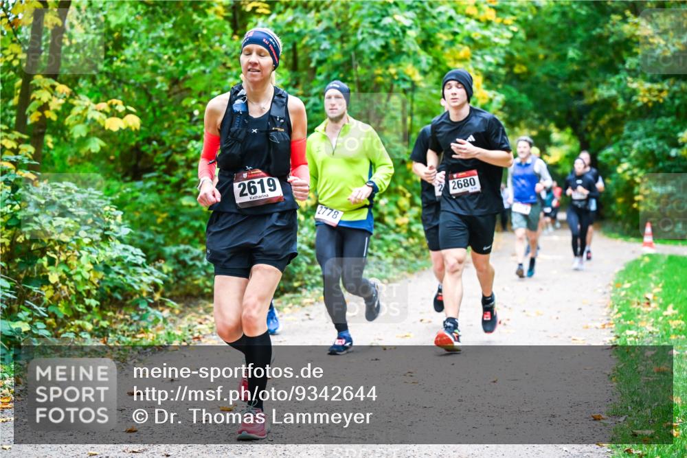 12.10.2025 - Bramfelder Halbmarathon 2025 Dr. Thomas Lammeyer http://msf.ph/oto/9342644 12.10.2025 09:55:34 Laufen 2619, 2778, 2, 2680 meine-sportfotos.de