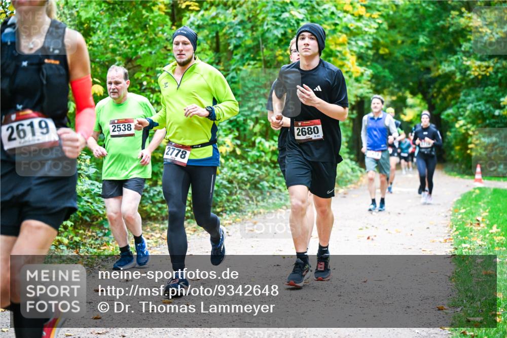 12.10.2025 - Bramfelder Halbmarathon 2025 Dr. Thomas Lammeyer http://msf.ph/oto/9342648 12.10.2025 09:55:35 Laufen 2619, 2538, 2778, 2680, 69 meine-sportfotos.de