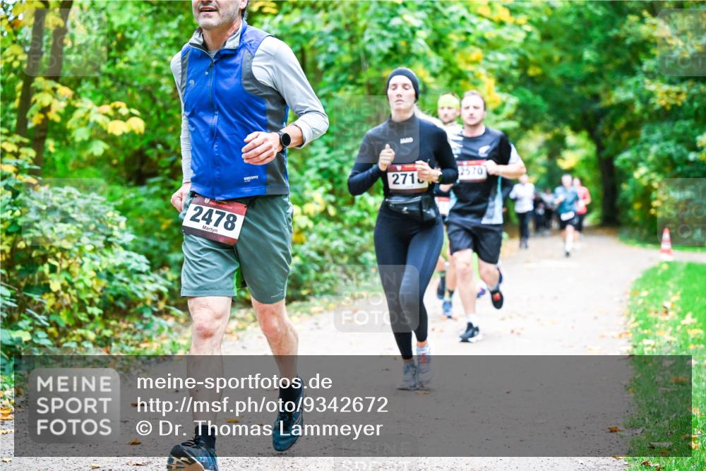 12.10.2025 - Bramfelder Halbmarathon 2025 Dr. Thomas Lammeyer http://msf.ph/oto/9342672 12.10.2025 09:55:38 Laufen 2478, 2715, 2570 meine-sportfotos.de