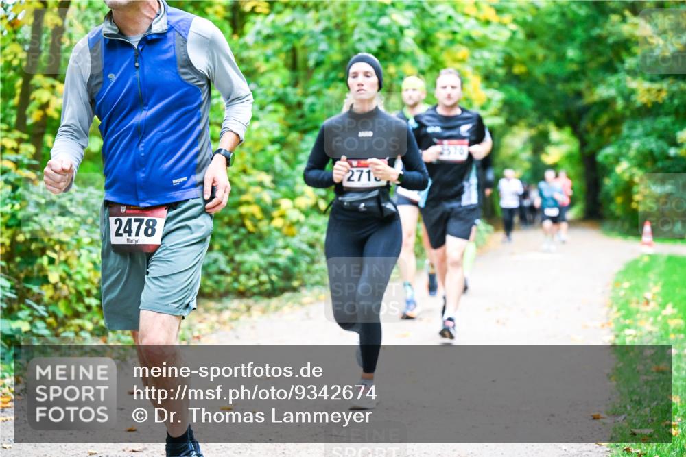 12.10.2025 - Bramfelder Halbmarathon 2025 Dr. Thomas Lammeyer http://msf.ph/oto/9342674 12.10.2025 09:55:39 Laufen 2478, 2715, 2570 meine-sportfotos.de