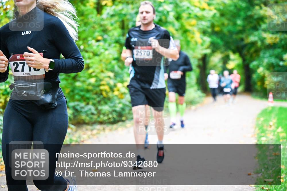 12.10.2025 - Bramfelder Halbmarathon 2025 Dr. Thomas Lammeyer http://msf.ph/oto/9342680 12.10.2025 09:55:40 Laufen 27, 2570 meine-sportfotos.de