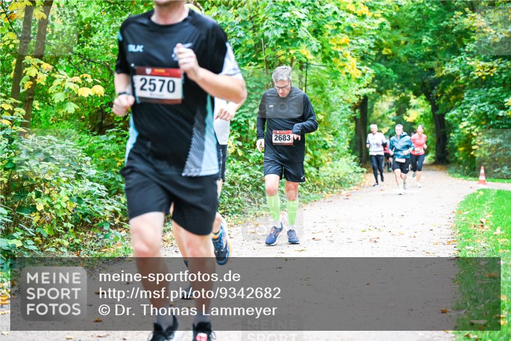 12.10.2025 - Bramfelder Halbmarathon 2025 Dr. Thomas Lammeyer http://msf.ph/oto/9342682 12.10.2025 09:55:40 Laufen 2570, 2683 meine-sportfotos.de