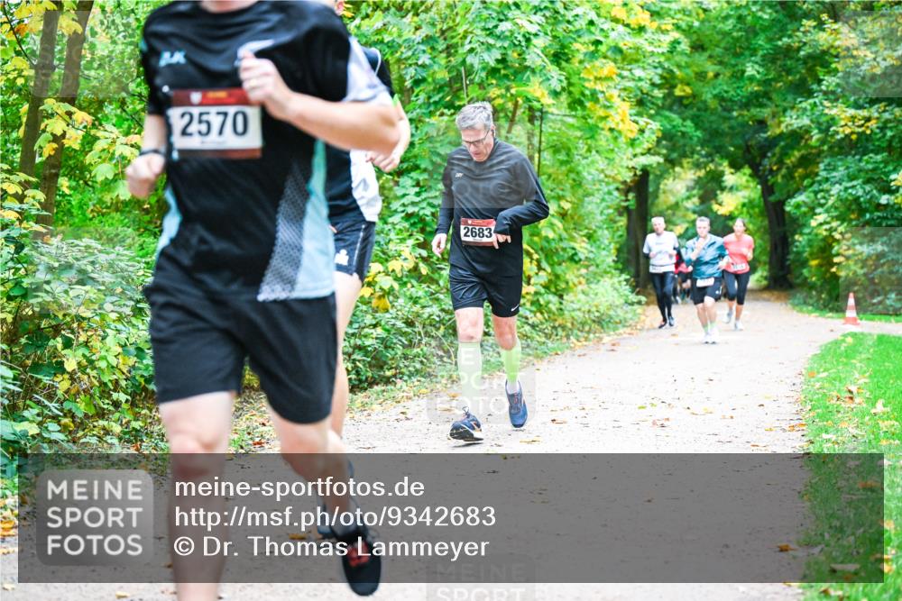 12.10.2025 - Bramfelder Halbmarathon 2025 Dr. Thomas Lammeyer http://msf.ph/oto/9342683 12.10.2025 09:55:40 Laufen 2570, 2683 meine-sportfotos.de