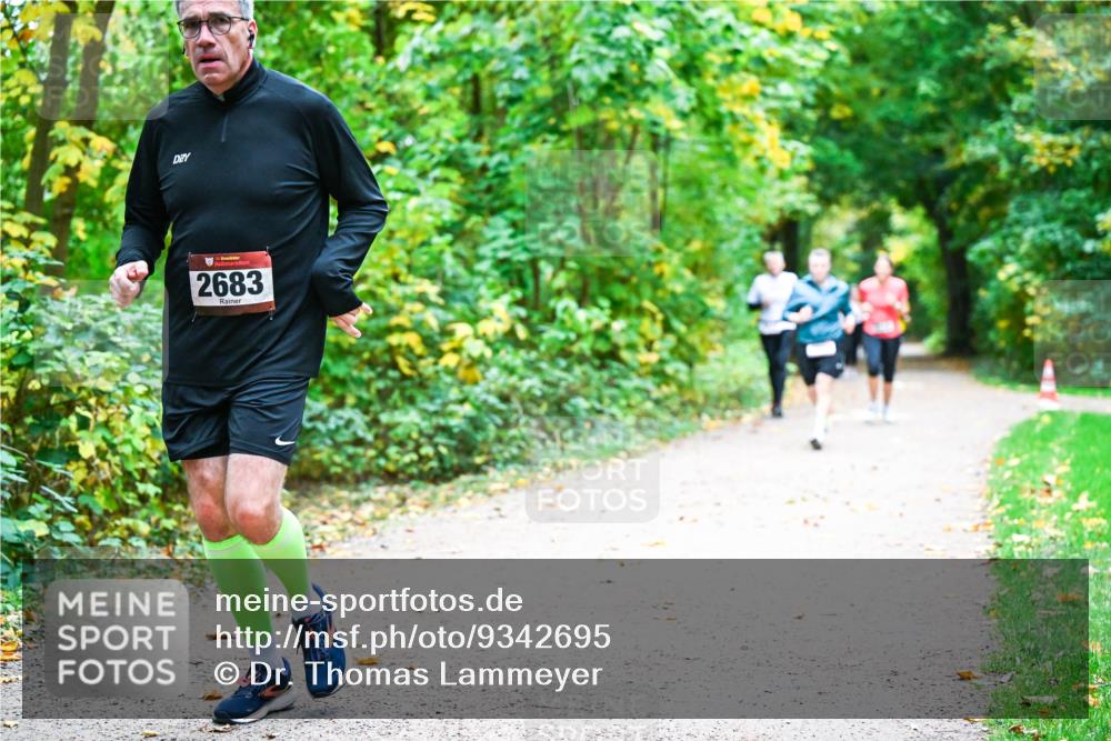 12.10.2025 - Bramfelder Halbmarathon 2025 Dr. Thomas Lammeyer http://msf.ph/oto/9342695 12.10.2025 09:55:42 Laufen 34, 2683 meine-sportfotos.de