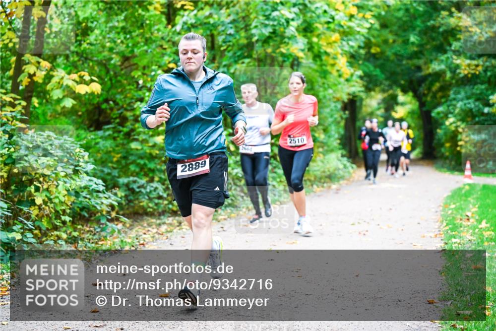 12.10.2025 - Bramfelder Halbmarathon 2025 Dr. Thomas Lammeyer http://msf.ph/oto/9342716 12.10.2025 09:55:46 Laufen 2889, 2464, 2510 meine-sportfotos.de