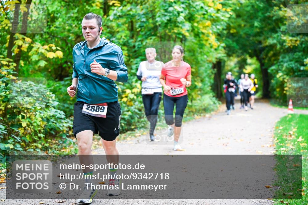 12.10.2025 - Bramfelder Halbmarathon 2025 Dr. Thomas Lammeyer http://msf.ph/oto/9342718 12.10.2025 09:55:47 Laufen 2889, 2510 meine-sportfotos.de
