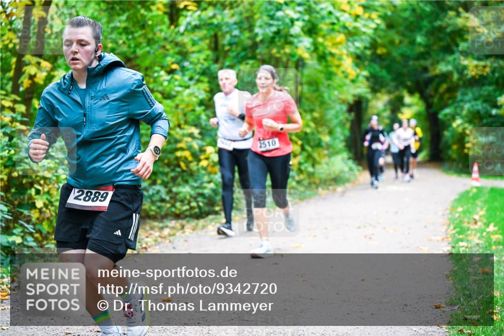 12.10.2025 - Bramfelder Halbmarathon 2025 Dr. Thomas Lammeyer http://msf.ph/oto/9342720 12.10.2025 09:55:47 Laufen 2889, 2510 meine-sportfotos.de