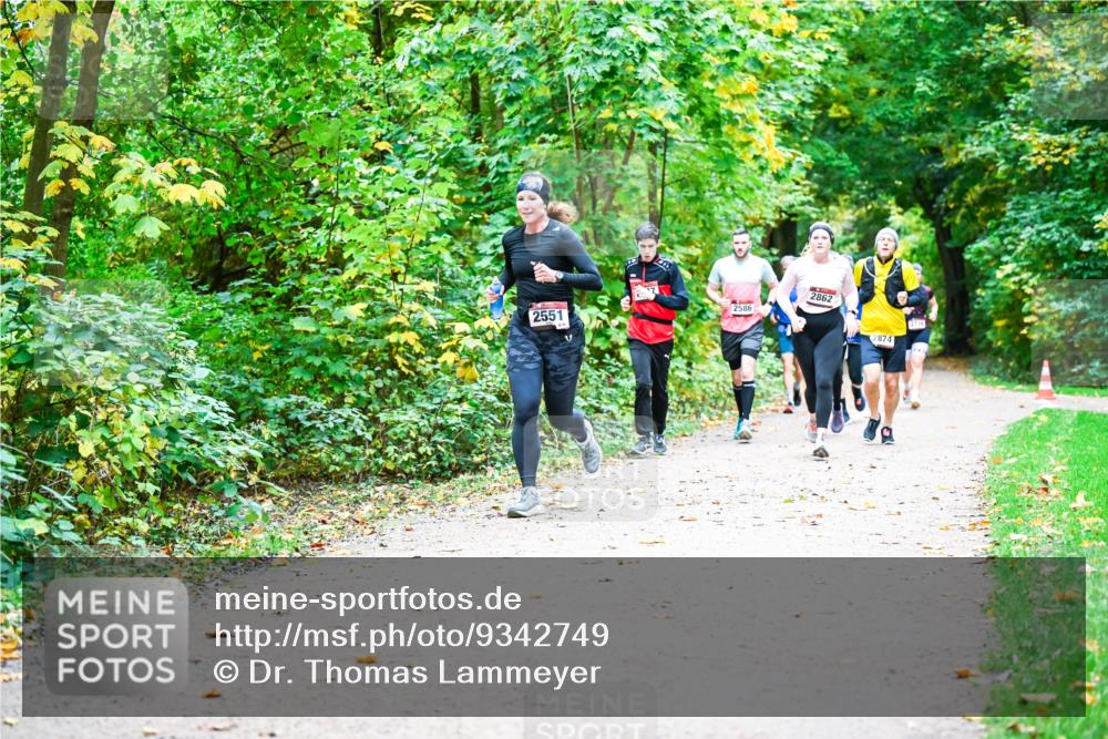 12.10.2025 - Bramfelder Halbmarathon 2025 Dr. Thomas Lammeyer http://msf.ph/oto/9342749 12.10.2025 09:55:51 Laufen 2551, 2586, 2862, 2874 meine-sportfotos.de