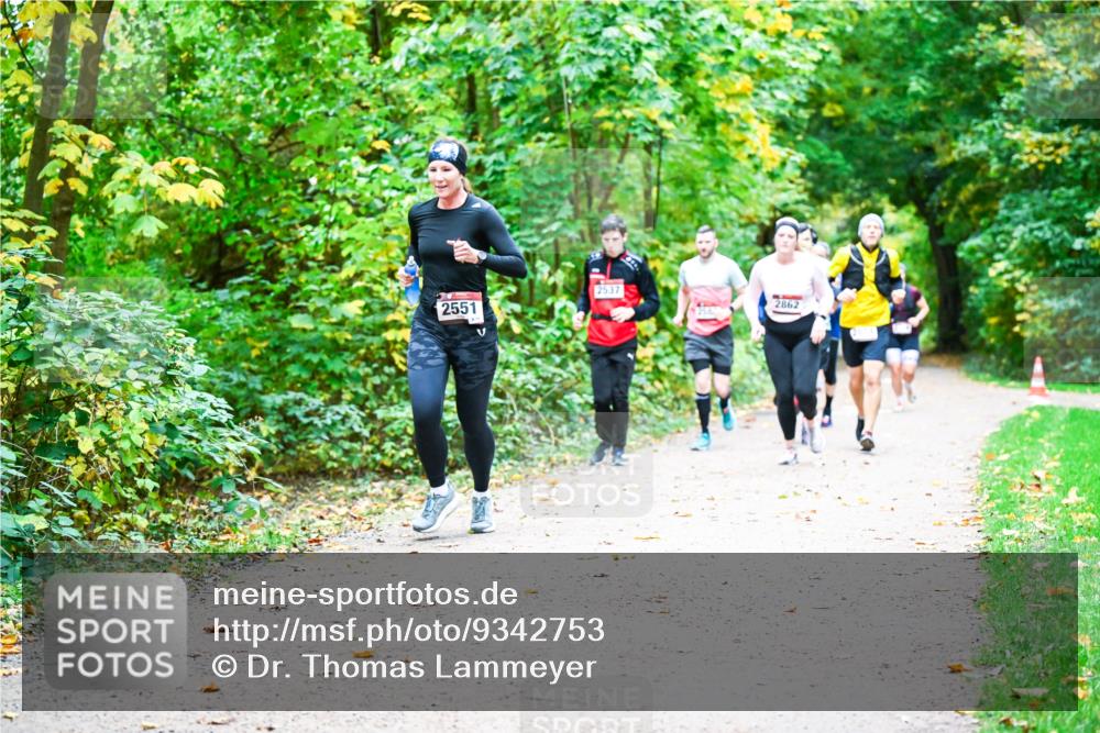 12.10.2025 - Bramfelder Halbmarathon 2025 Dr. Thomas Lammeyer http://msf.ph/oto/9342753 12.10.2025 09:55:52 Laufen 2551, 2537, 2862 meine-sportfotos.de