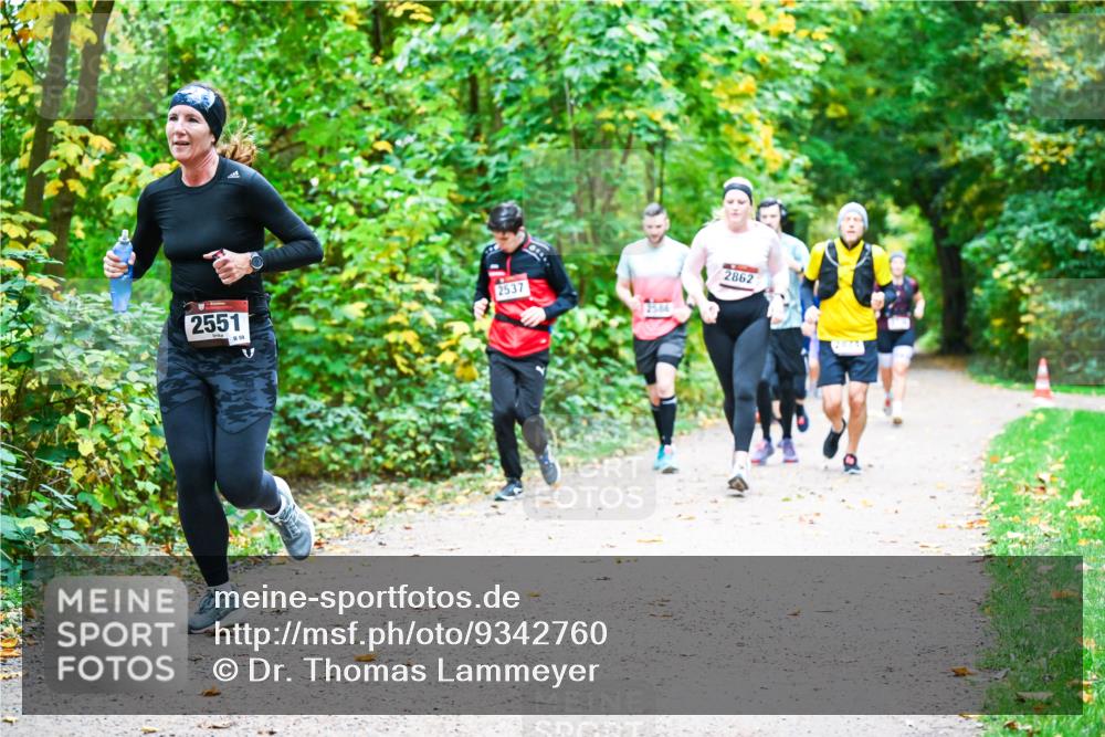 12.10.2025 - Bramfelder Halbmarathon 2025 Dr. Thomas Lammeyer http://msf.ph/oto/9342760 12.10.2025 09:55:53 Laufen 2551, 2537, 2862 meine-sportfotos.de