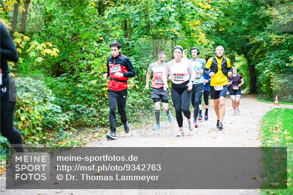12.10.2025 - Bramfelder Halbmarathon 2025 Dr. Thomas Lammeyer http://msf.ph/oto/9342763 12.10.2025 09:55:53 Laufen 2537, 2586, 2862, 37, 2874, 2716 meine-sportfotos.de