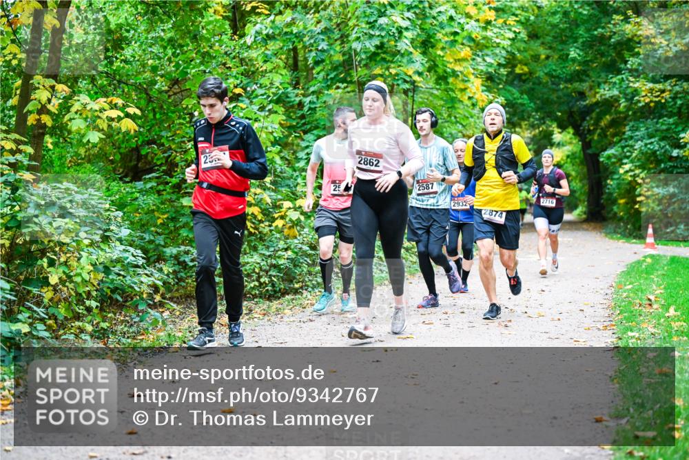 12.10.2025 - Bramfelder Halbmarathon 2025 Dr. Thomas Lammeyer http://msf.ph/oto/9342767 12.10.2025 09:55:54 Laufen 25, 2862, 2587, 2716, 2932, 2874 meine-sportfotos.de