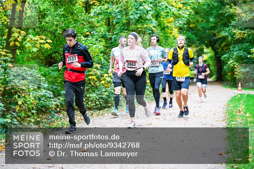 12.10.2025 - Bramfelder Halbmarathon 2025 Dr. Thomas Lammeyer http://msf.ph/oto/9342768 12.10.2025 09:55:54 Laufen 2537, 2862, 2587, 2932, 2716, 2874 meine-sportfotos.de