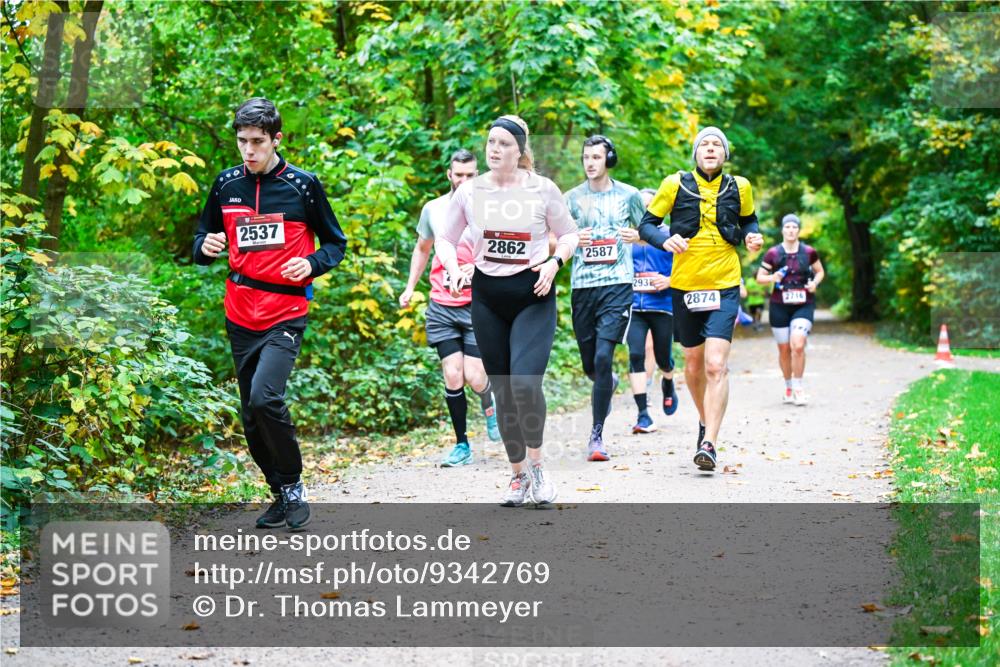 12.10.2025 - Bramfelder Halbmarathon 2025 Dr. Thomas Lammeyer http://msf.ph/oto/9342769 12.10.2025 09:55:54 Laufen 2537, 2862, 2587, 293, 2874, 2716 meine-sportfotos.de